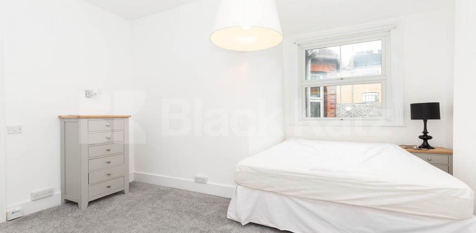 Central camden location 3 double bedrooms plus lounge mins to tube snd shops College Place, Camden